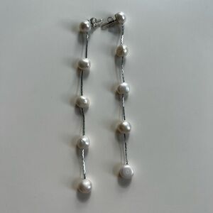 Pearl drop earrings